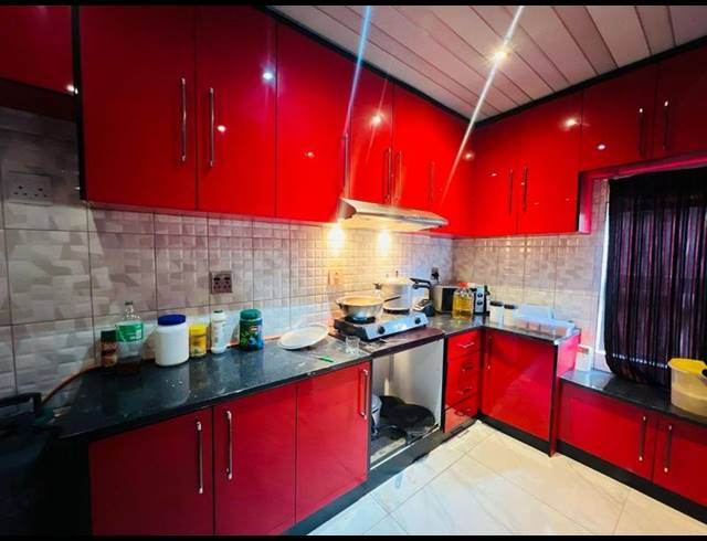 5 BEDROOM HOUSE FOR SALE IN LENASIA EXT 1